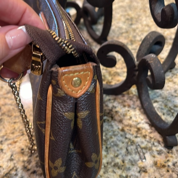 Louis Vuitton Eva Clutch. - Picture 7 of 13